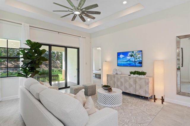 520 SE Fascino Circle, Port St. Lucie, FL 34984