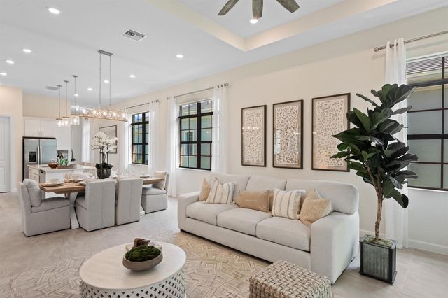 520 SE Fascino Circle, Port St. Lucie, FL 34984