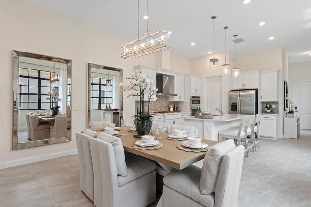 520 SE Fascino Circle, Port St. Lucie, FL 34984