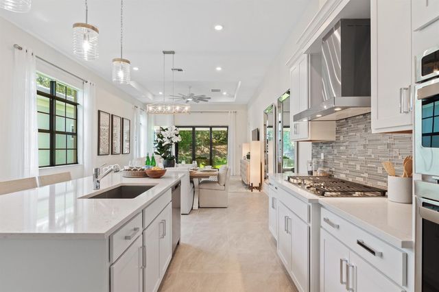 520 SE Fascino Circle, Port St. Lucie, FL 34984