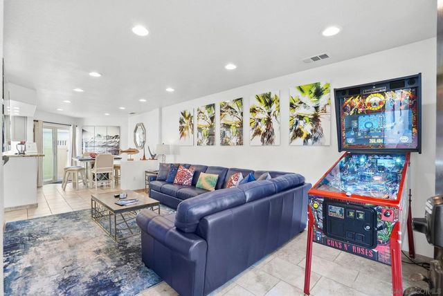 1311 15 Pacific Beach Dr, San Diego, CA 92109