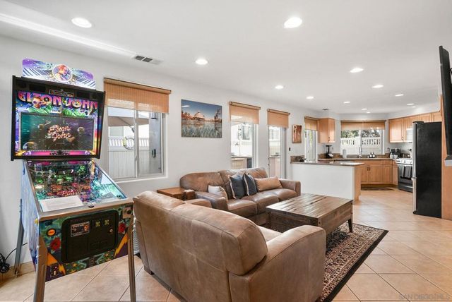 1311 15 Pacific Beach Dr, San Diego, CA 92109