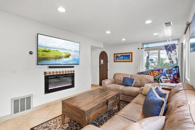 1311 15 Pacific Beach Dr, San Diego, CA 92109