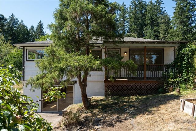 205 N Maple Hill Road, Kelso, WA 98626