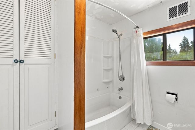 205 N Maple Hill Road, Kelso, WA 98626