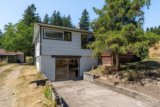205 N Maple Hill Road, Kelso, WA 98626
