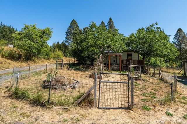 205 N Maple Hill Road, Kelso, WA 98626