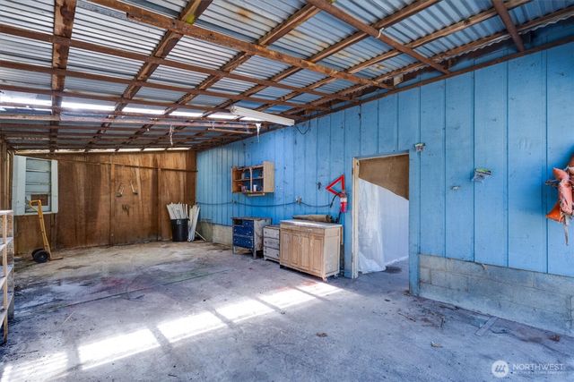 205 N Maple Hill Road, Kelso, WA 98626