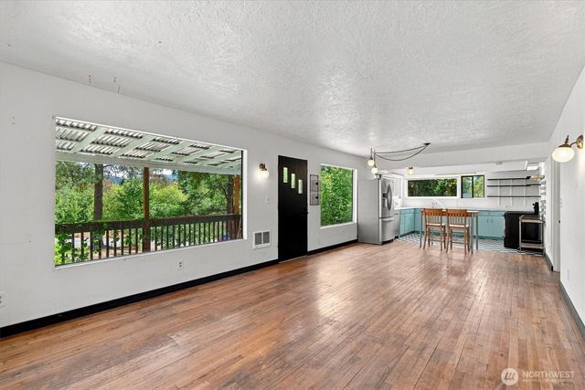 205 N Maple Hill Road, Kelso, WA 98626