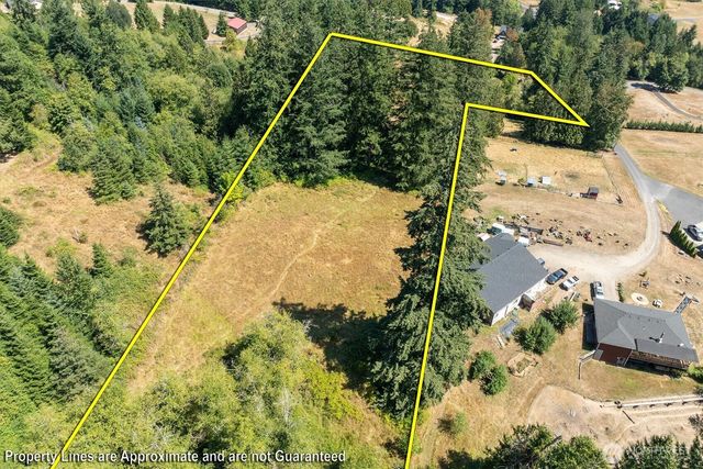 205 N Maple Hill Road, Kelso, WA 98626
