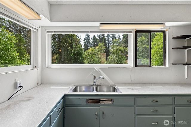 205 N Maple Hill Road, Kelso, WA 98626
