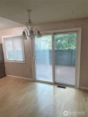 2305 S Pinebrook Lane, Des Moines, WA 98198