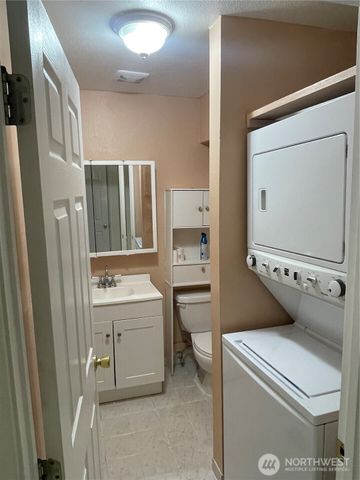 2305 S Pinebrook Lane, Des Moines, WA 98198