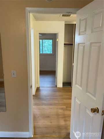 2305 S Pinebrook Lane, Des Moines, WA 98198