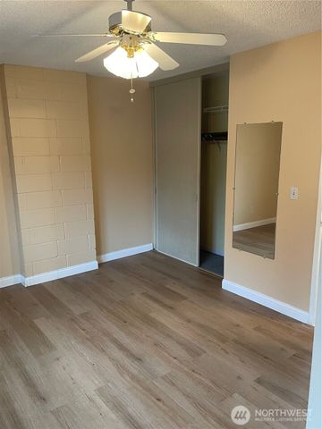 2305 S Pinebrook Lane, Des Moines, WA 98198