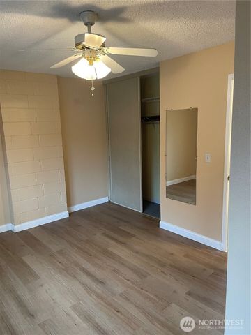 2305 S Pinebrook Lane, Des Moines, WA 98198