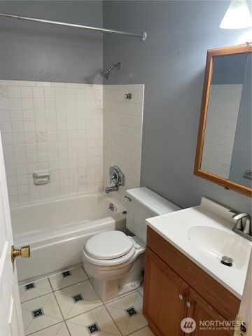 2305 S Pinebrook Lane, Des Moines, WA 98198