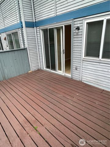 2305 S Pinebrook Lane, Des Moines, WA 98198