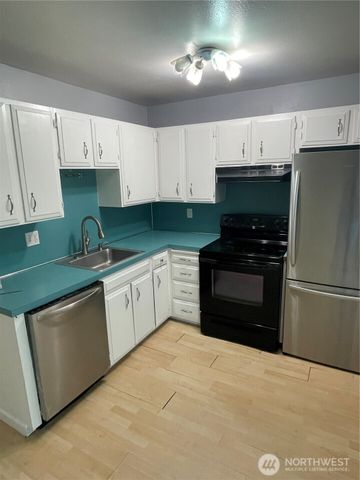 2305 S Pinebrook Lane, Des Moines, WA 98198