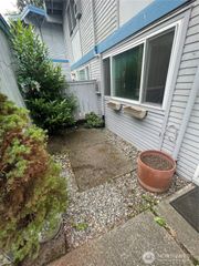 2305 S Pinebrook Lane, Des Moines, WA 98198