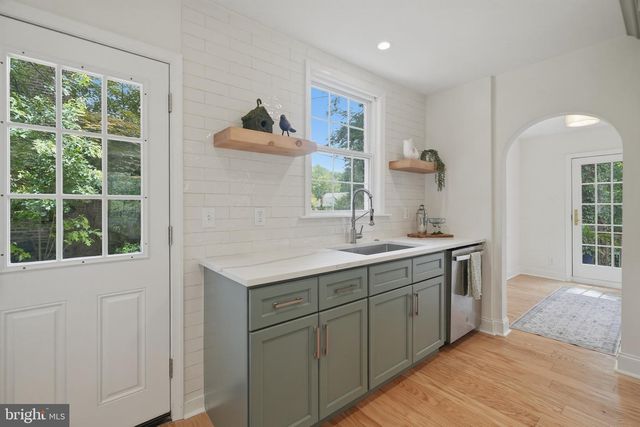 800 PLEASANT HILL RD, Wallingford, PA 19086