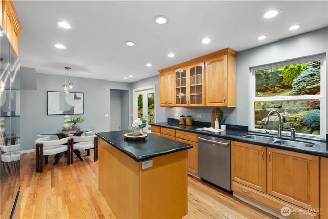 6155 93 Avenue SE, Mercer Island, WA 98040
