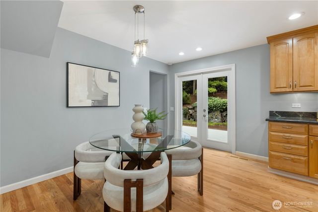 6155 93 Avenue SE, Mercer Island, WA 98040