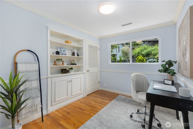 6155 93 Avenue SE, Mercer Island, WA 98040