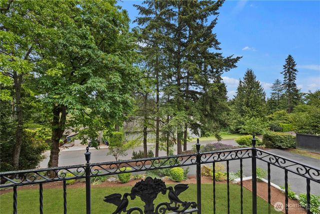 6155 93 Avenue SE, Mercer Island, WA 98040