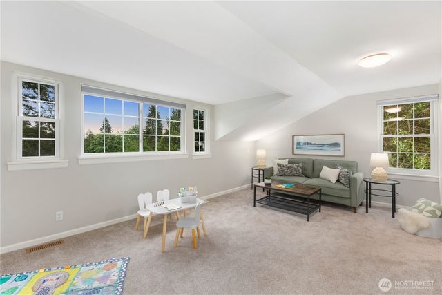 6155 93 Avenue SE, Mercer Island, WA 98040