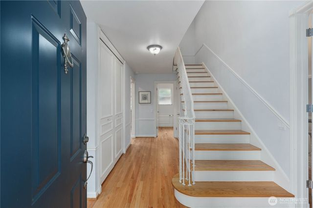 6155 93 Avenue SE, Mercer Island, WA 98040