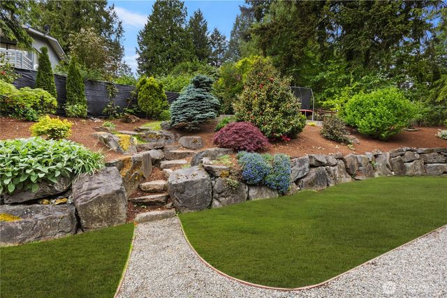 6155 93 Avenue SE, Mercer Island, WA 98040