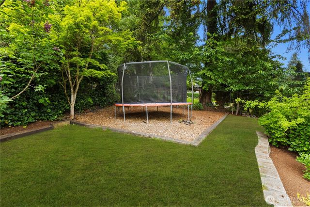 6155 93 Avenue SE, Mercer Island, WA 98040