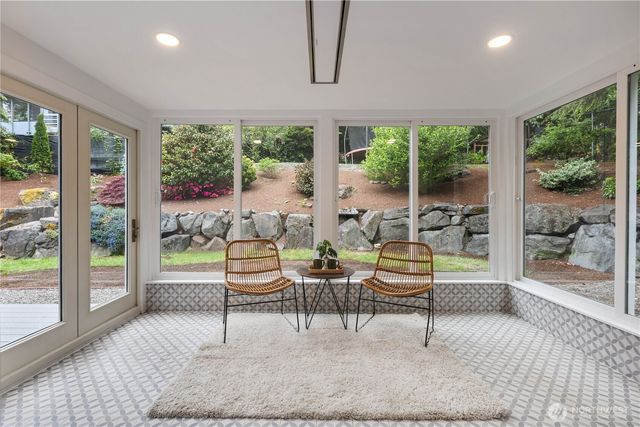 6155 93 Avenue SE, Mercer Island, WA 98040