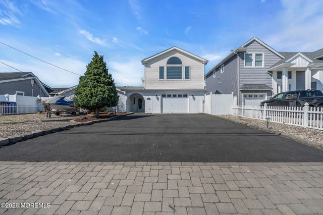 1838 Skiff Court, Toms River, NJ 08753