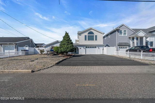 1838 Skiff Court, Toms River, NJ 08753