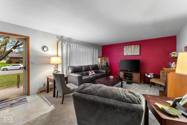 10883 E Greendale Drive, Seymour, IN 47274