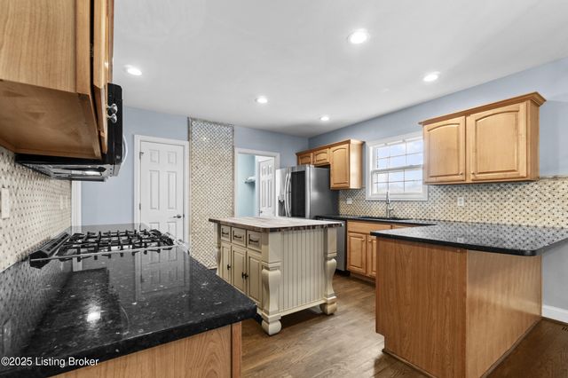 12104 Briargate Ln, Goshen, KY 40026