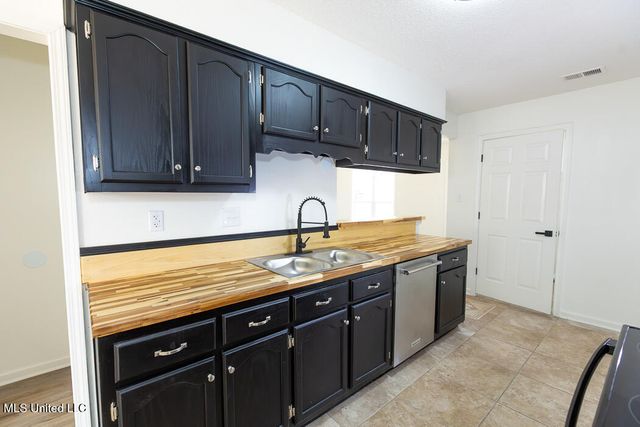 10335 Yates Drive, Olive Branch, MS 38654