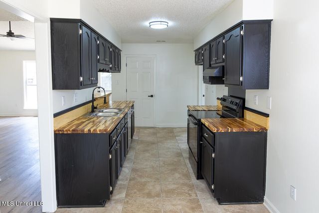10335 Yates Drive, Olive Branch, MS 38654