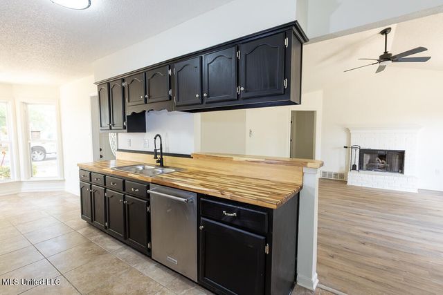 10335 Yates Drive, Olive Branch, MS 38654