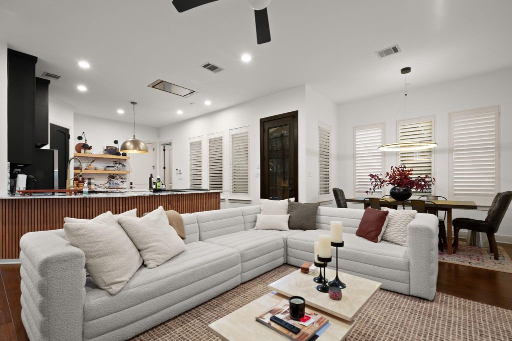2400 Kinney RD A, Austin, TX 78704