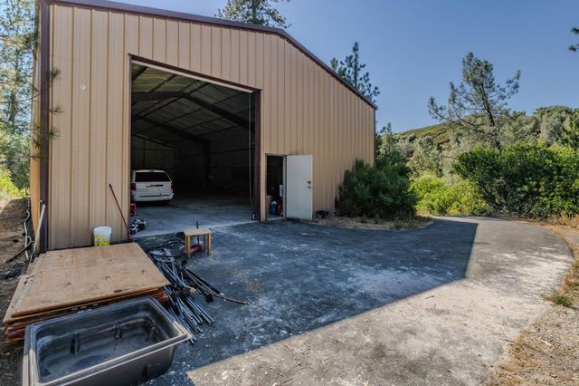 6240 Michel Rd, Mountain Ranch, CA 95246