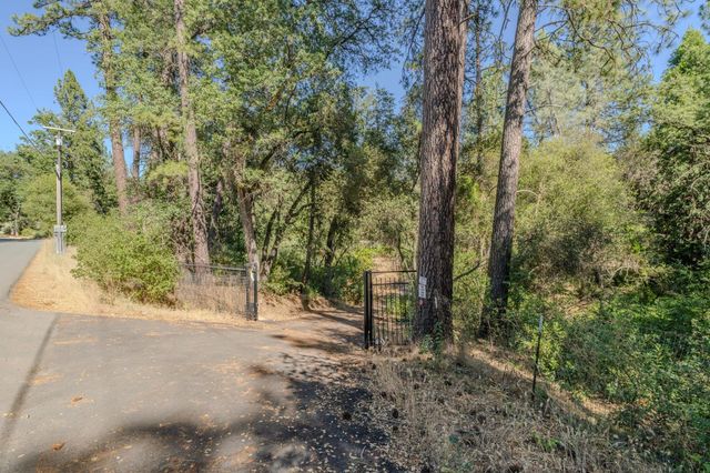 6240 Michel Rd, Mountain Ranch, CA 95246