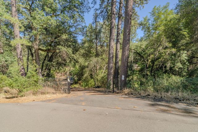 6240 Michel Rd, Mountain Ranch, CA 95246