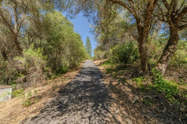 6240 Michel Rd, Mountain Ranch, CA 95246