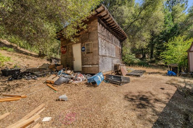 6240 Michel Rd, Mountain Ranch, CA 95246
