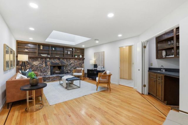 18967 Palo Oaks Court, Saratoga, CA 95070