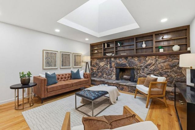 18967 Palo Oaks Court, Saratoga, CA 95070