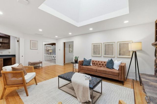 18967 Palo Oaks Court, Saratoga, CA 95070